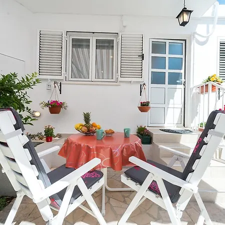 Apartment Studio Hajdi *